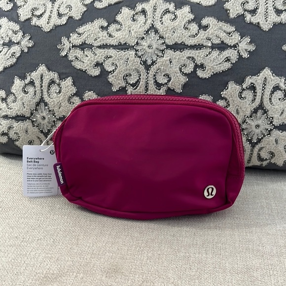 lululemon athletica Handbags - LULULEMON Everywhere Belt Bag 1L Wild Berry 🔥 SOLD OUT COLOR 🔥 New with tags
